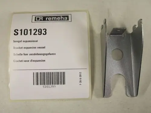 Montierter Metallhalter von Remeha für einen Ausdehnungsbehälter, dargestellt mit einem Etikett, auf dem Produktdetails und ein Barcode angegeben sind.